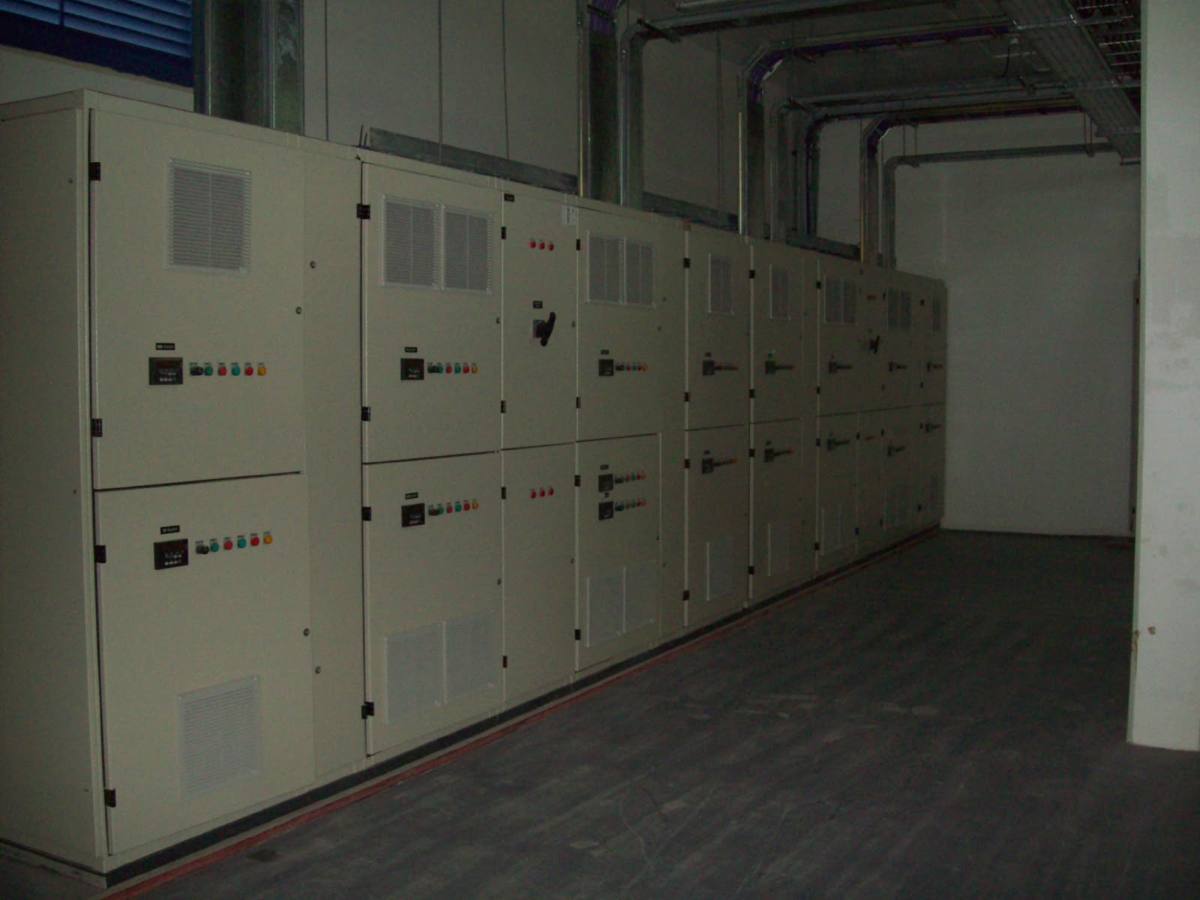 Tablero general de baja tensión en edificio de SENASA