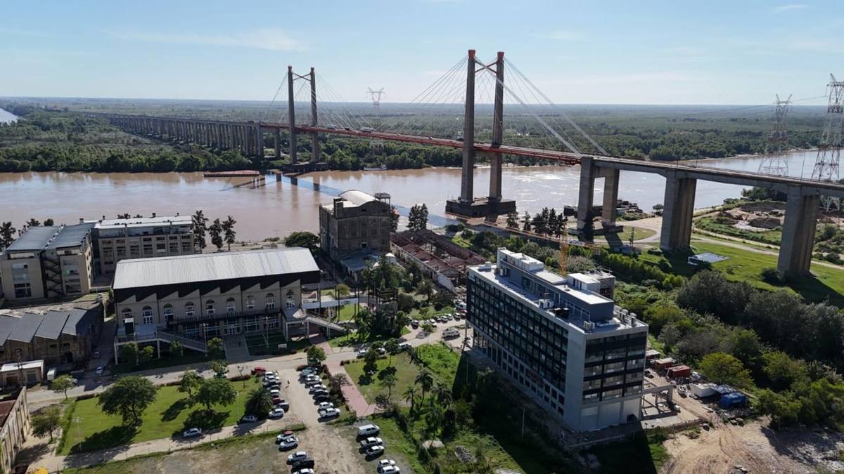 Sanatorio Anchorena Zárate visto desde el río